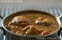 Paruppu Urundai Kuzhambu ( Version 2 ) / Lentil Balls in Tamarind Curry