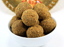 Happy Vinayagar Chaturthi and Ellu Urundai(Sesame Ladoos)